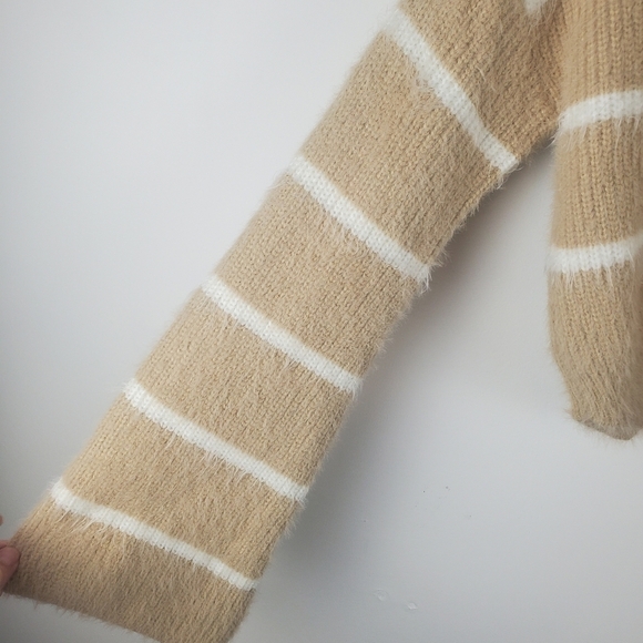 GIANNI Bini‎ Sweater Womens XS Tan Cream Cropped Stripe Knit Bell Sleeve - Picture 5 of 8
